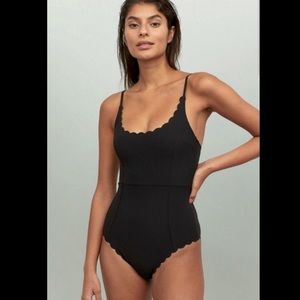 H&M retro fit scalloped edge swimsuit size M